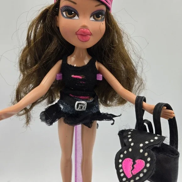 VTG 2005 Bratz Treasures Collection Yasmin Pirate Doll Outfit Shoes Bag Glasses+ - Picture 5 of 9